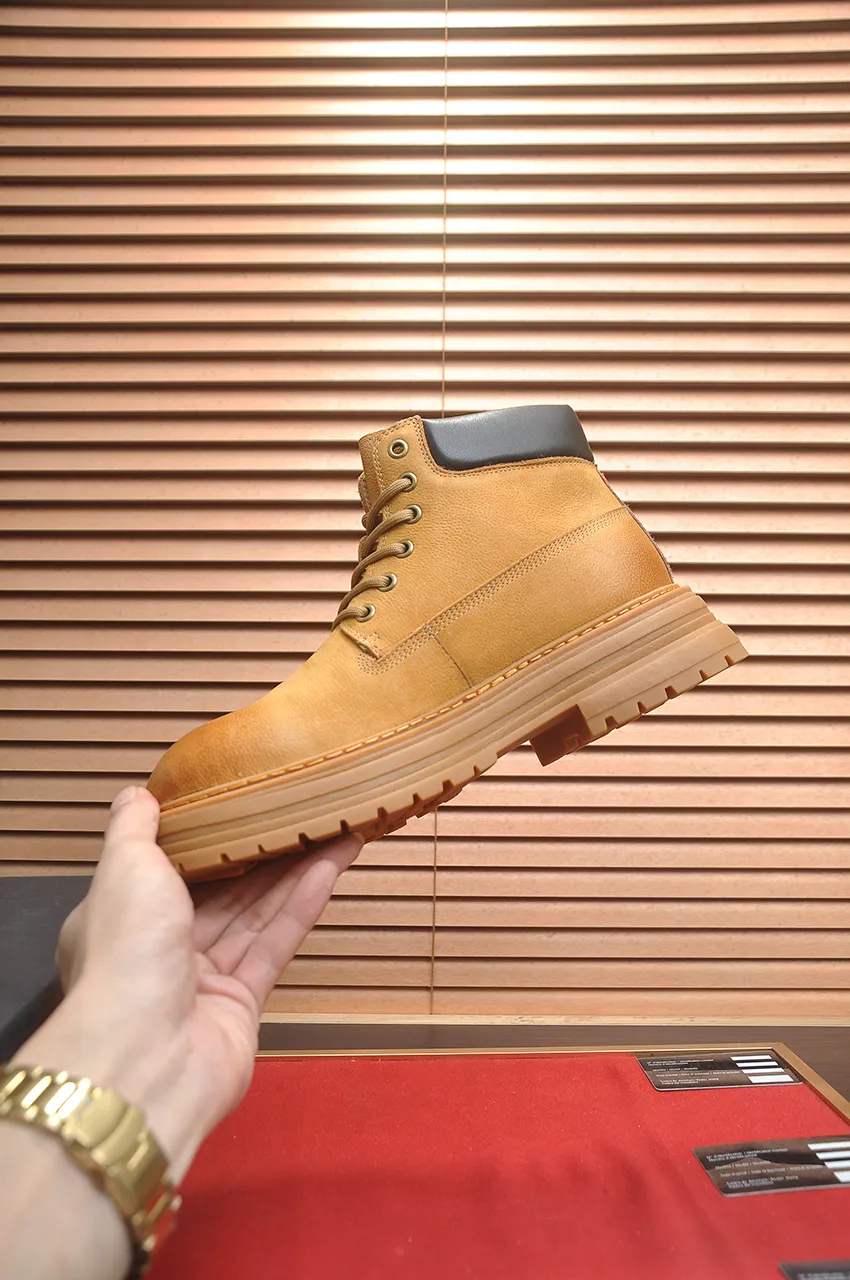 Men's shoes 💰680💶【UGG】(full genuine wool lining) Please pay attention to the quality of the original order and compare the thickness of the wool 🏮🏮Hot style Martin boots from Australia's warm luxury brand men's shoes, official website synchronization, Beckham men's style..., made of imported top-layer waxed cowhide, waxed toe box, Australian real wool velvet lining Carefully sewn...Imported rubber Martin boots outsole (comfortable, soft and wear-resistant). I really like the quality...Exquisite workmanship, you can't put it down once you see it. Code number 39-44